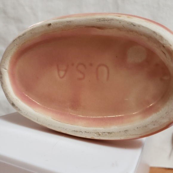 Cornucopia vase in peach. USA signed - Picture 5 of 14